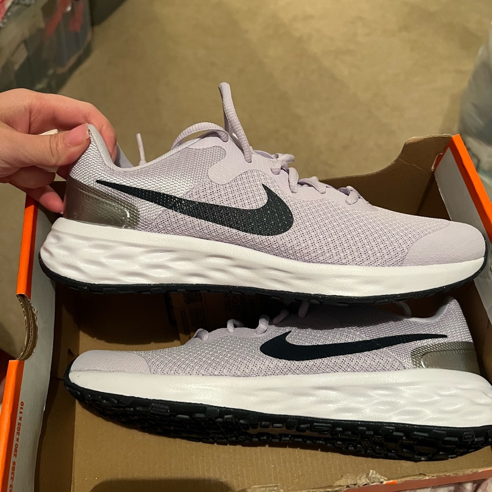 Nike Women's Light Purple Athletic Shoes